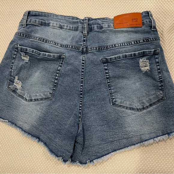 ✨Crossover Button High rise large comfort stretch blue denim shorts frayed hem - Picture 2 of 7